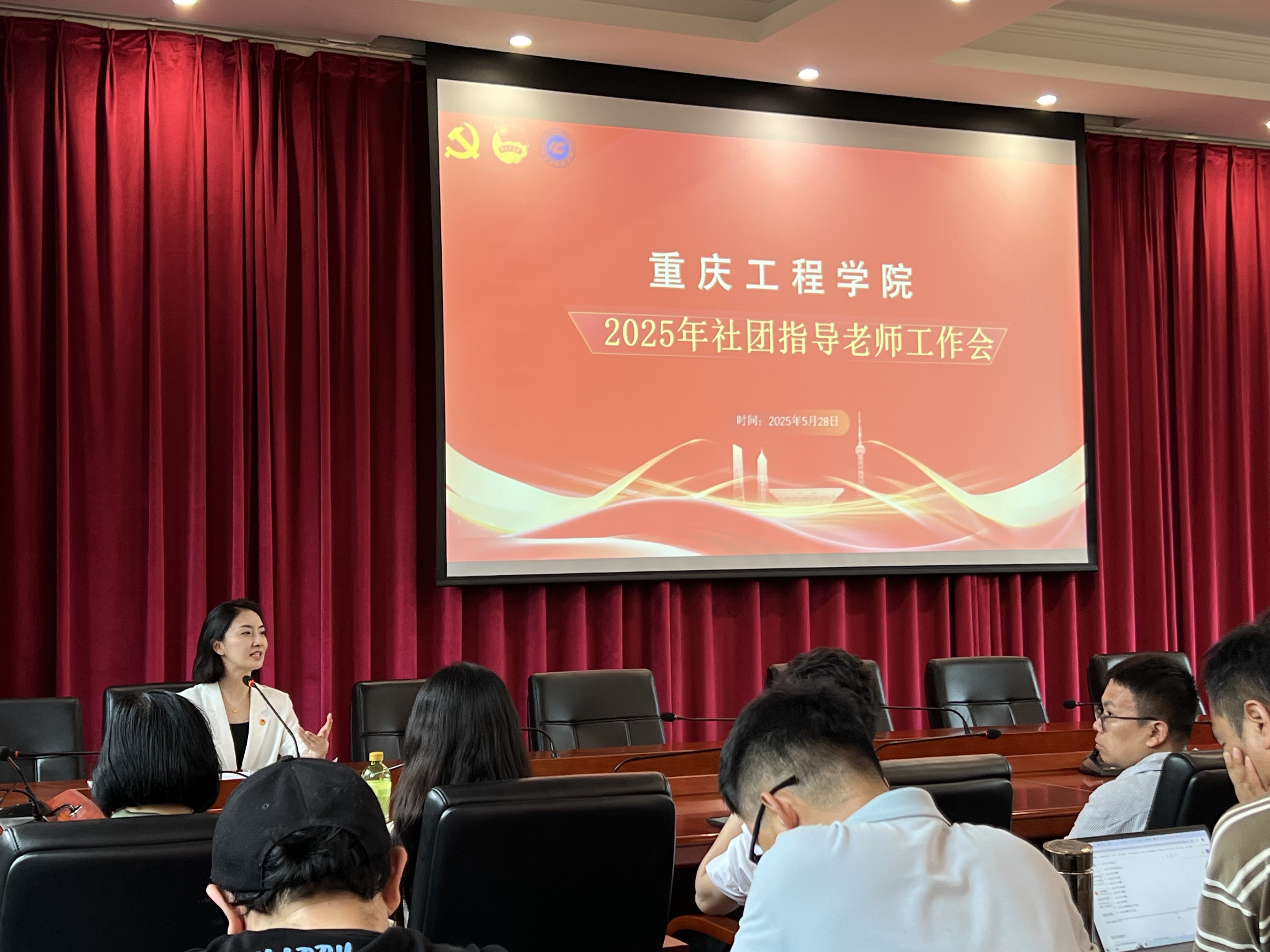 说明:校团委负责人刘梦莹讲话